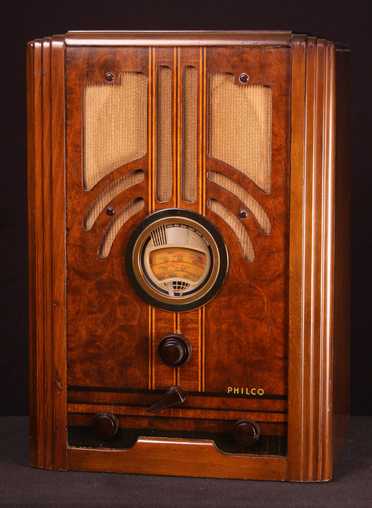 Philco 37-610B Tombstone Radio (late, 1937)