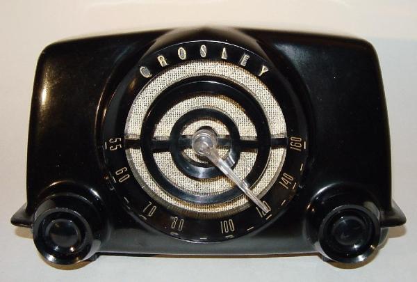 Crosley 11-104U Black Bakelite Table Radio (1951)