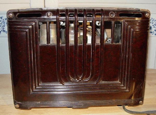 Emerson Model 126 Bakelite Table Radio Rear View (1936)