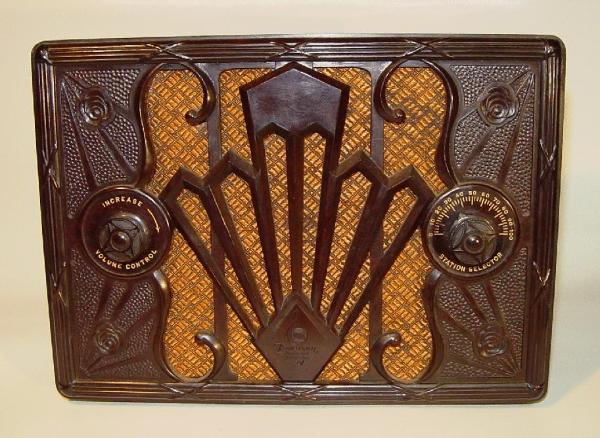 Emerson Model 415 Bakelite Table Radio (1934)
