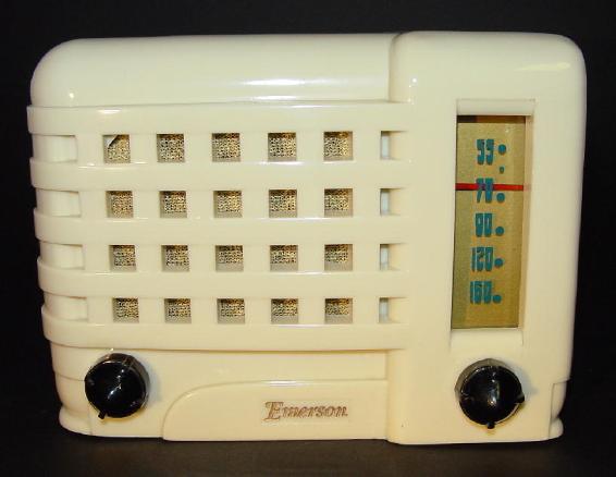Emerson 540 Radio in mint ivory plaskon