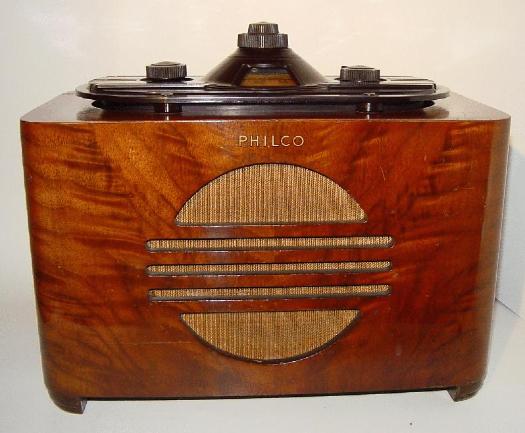 Philco 37-604C Compact Table Radio Front View (1937)