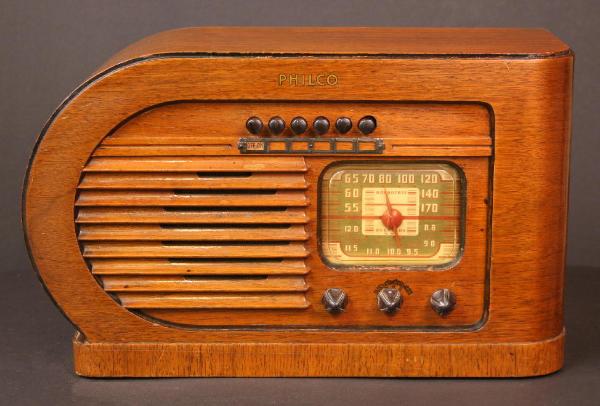 Philco 41-231T Bullet Radio (1941)