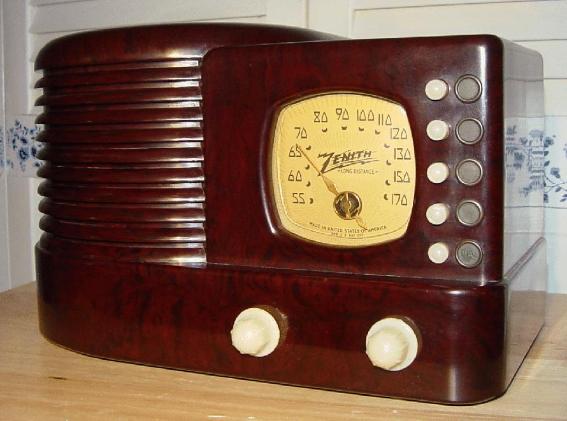 Zenith 5-R-312 Bakelite Table Radio (1939)