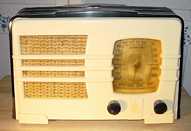 Emerson AC-149 (black & ivory plaskon) Compact Table Radio (1937)