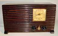 Emerson AX-211 (brown bakelite) Compact Table Radio (1938)