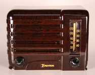 Emerson CF-255 (walnut bakelite) Compact Table Radio (1939)