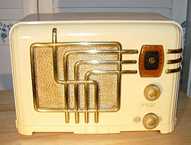 Fada 260G Ivory Plaskon Radio (1936)