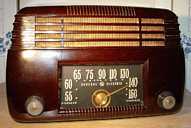 GE Model 200 Bakelite Table Radio (1946)