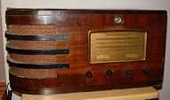 GE FE-112 (FE112) Table Radio (circa 1940)
