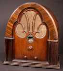 Philco 21Baby Grand Cathedral Radio  with dual 45s (1931)