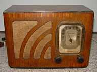 Philco 38-12C Compact Table Radio (1938)