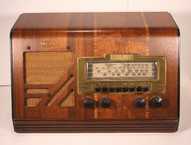 Philco 39-25T Slant-Front Table Radio (1939)