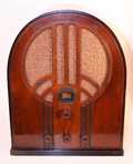 Philco 60B Baby Grand Cathedral Radio (2nd style) (1934)