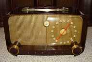 Zenith 5-D-811 (5D811) Bakelite Table Radio (1949)