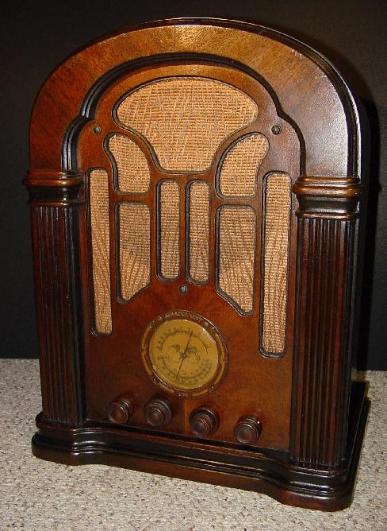 Atwater Kent Model 206 Tombstone Radio (1934)