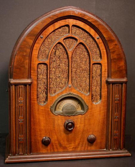 Atwater Kent Model 627 Cathedral Radio (1932/1933)