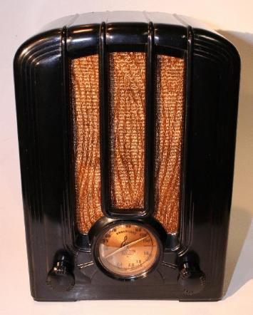 Emerson Model 108 Table Radio in Black Bakelite (1936)