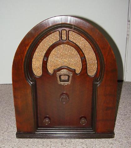 Philco Model 52B Baby Grand Cathedral Style Radio (1932)