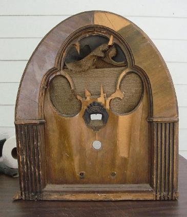 Philco model 21 Baby Grand Cathedral Radio as found (1931)