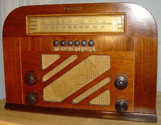 Philco Model 40-135 Table Radio (1940)
