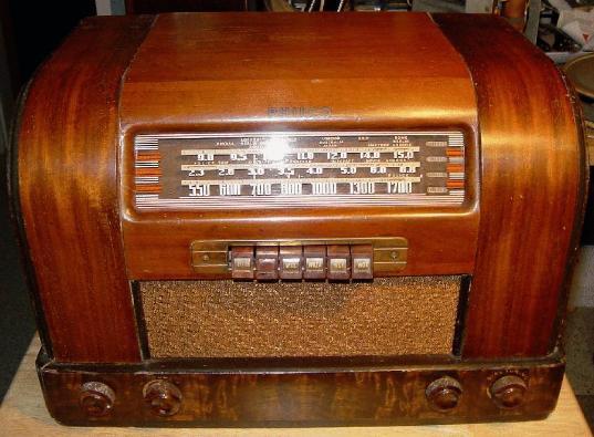 Philco 42-345T Table Radio (1942)
