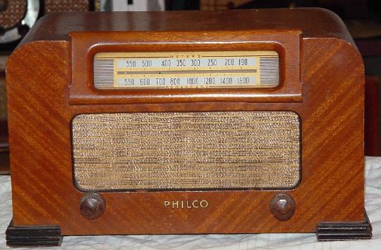 Philco 42-321T Table Radio (1942)