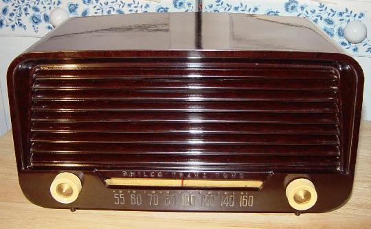 Philco 51-530 Bakelite Table Radio (1951)