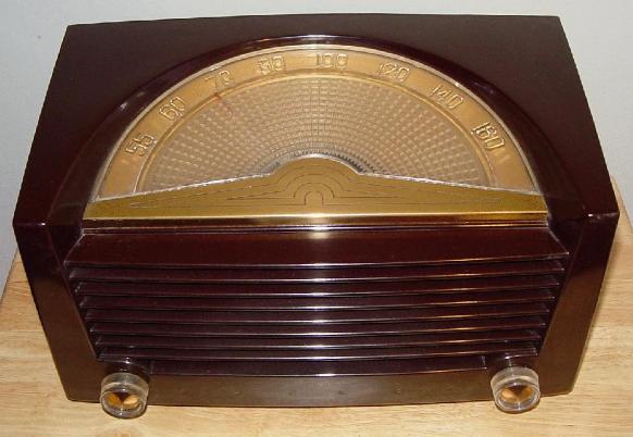 Philco 51-932 'sun dial' Bakelite Table Radio (1951)