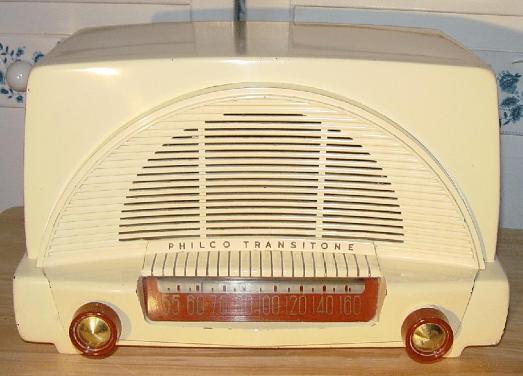 Philco 52-542 Ivory Bakelite Table Radio (1952)