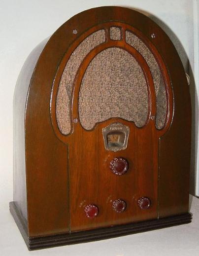 Philco Model 60B Baby Grand Cathedral Radio (1st version, 1933)