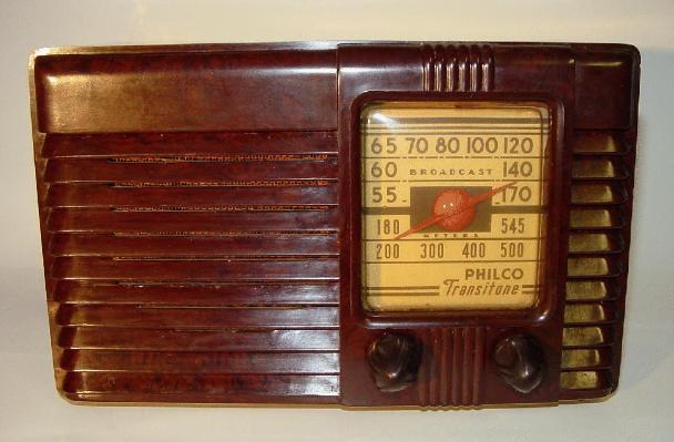 Philco PT-25 Bakelite Table Radio (1940)