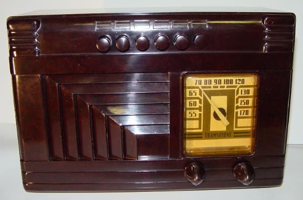 Philco PT-46 Bakelite Table Radio (circa 1940)