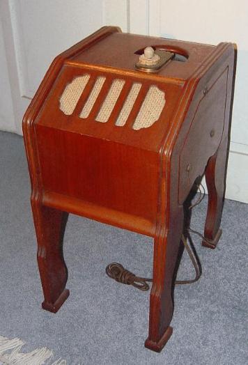 Zenith 6-D-336 Baby Chairside Radio (1939)