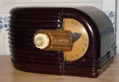 Zenith 6-D-311 Bakelite Table Radio (1939)