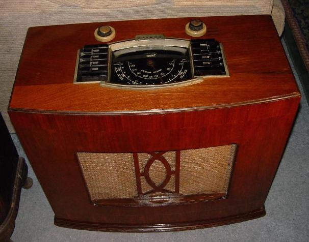 Zenith 6-S-646 Chairside Radio (1942)