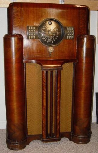 Zenith 7-S-363 Console Tube Radio (1939)