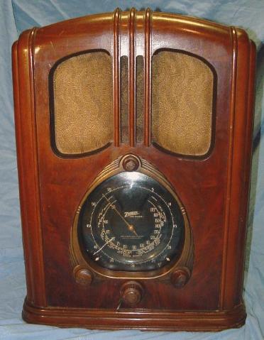 Zenith 7-J-232 Waltons Tombstone Radio (1938)