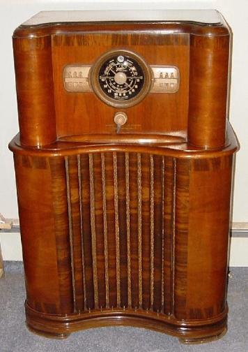 Zenith 8-S-463 Console Tube Radio (1940)